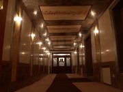 Vstupn chodba do hotelu - pohled k vchodu / Bentsk tuk / Kombinovan technika