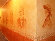 Galerie podobizen G. Verdiho -  star lta / Nstnn figurln malba / Vymvan patina